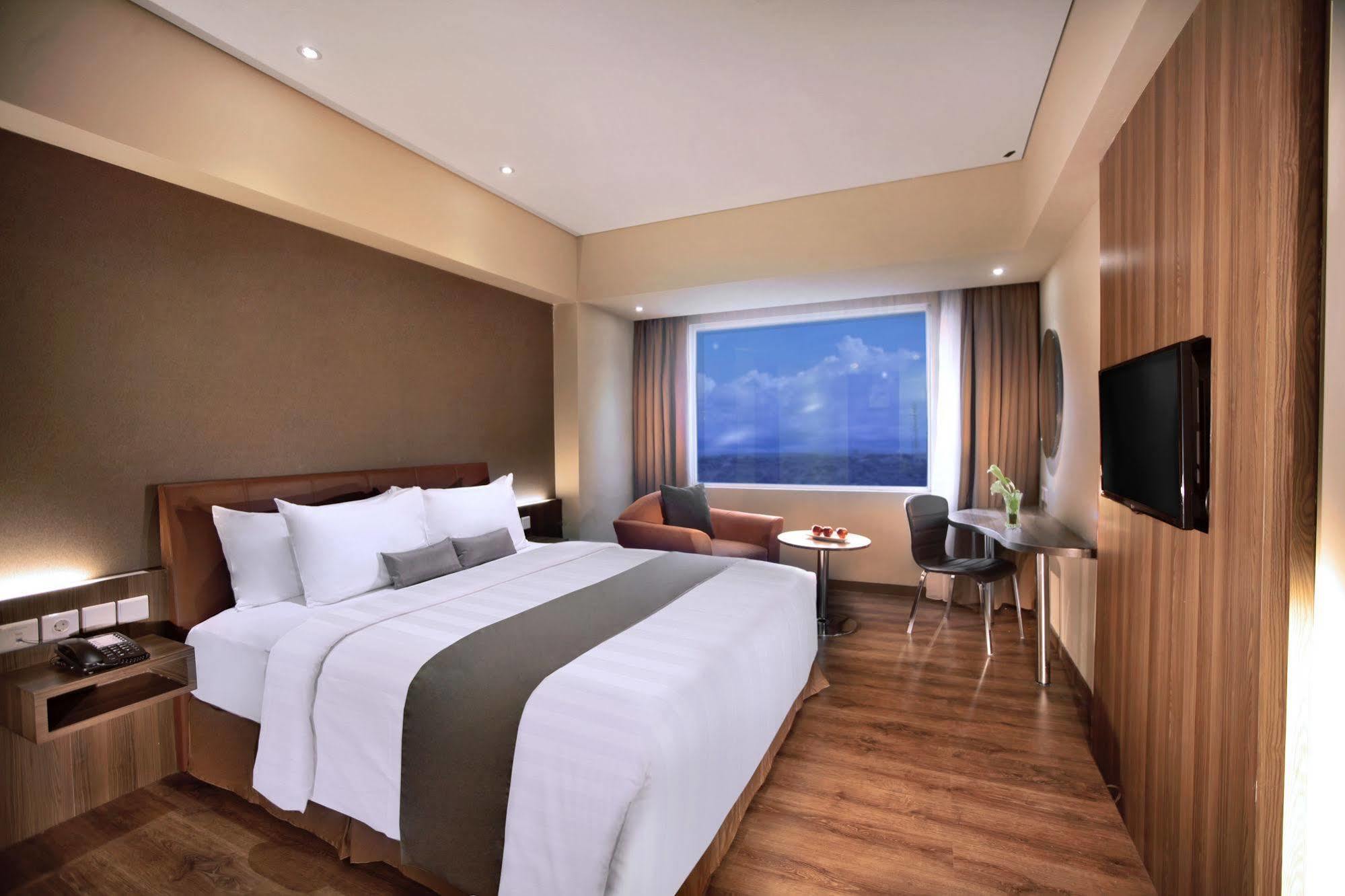 Aston Kupang Hotel & Convention Center Exterior foto